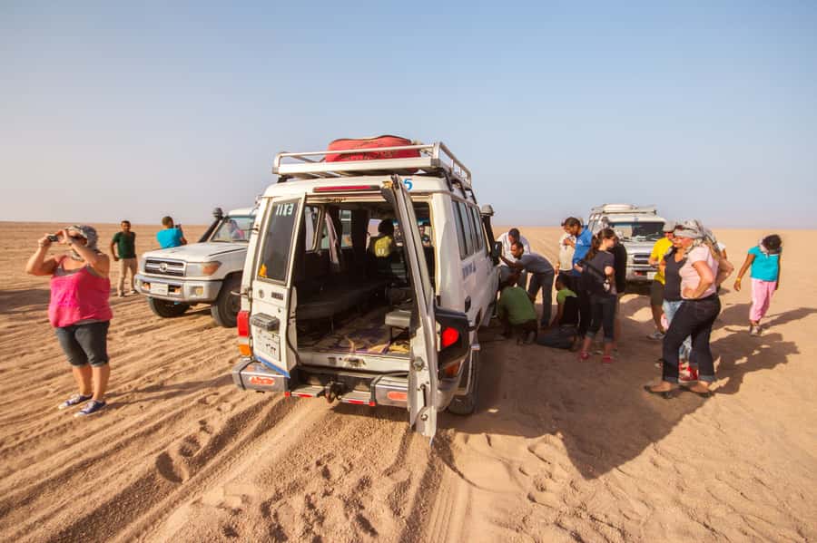 Hurghada: 6-Hour Jeep Desert Safari, Dinner, and Show - Who Should Book This Desert Safari?