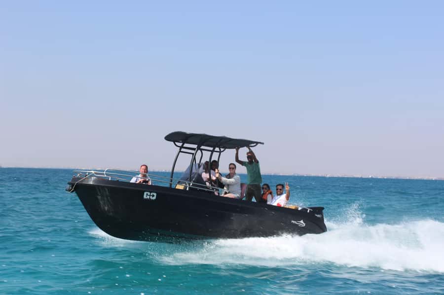 Hurghada: 6 Islands Tour with Dolphin Watching & Snorkelling - Guides, safety, and the family question