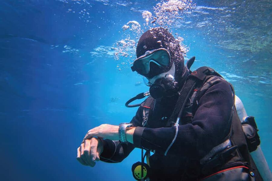 Hurghada: Beginners Scuba Diving Full-Day Boat Trip & Lunch - Learning the basics before entering the Red Sea