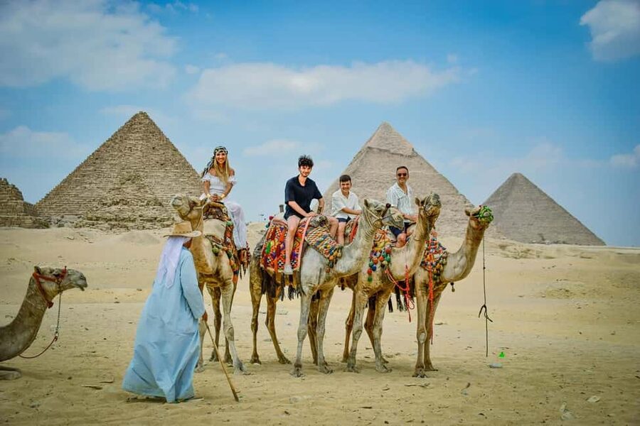 Hurghada: Cairo Pyramids, Sphinx & Egyptian Museum Day Trip - Optional Nile boat ride and Tahrir Square
