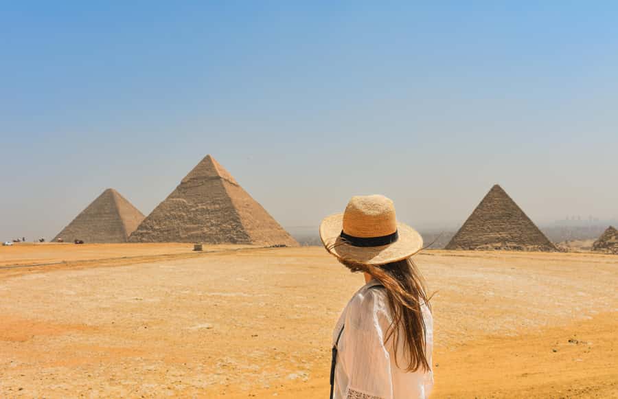 Hurghada: Cairo Pyramids, Sphinx, Museum & Bazaar Day Tour - Egyptian Museum: famous objects in a very large collection