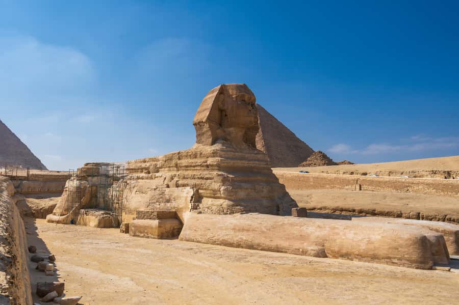 Hurghada: Cairo Pyramids, Sphinx, Museum & Bazaar Day Tour - Khan El Khalili and El Moez Street
