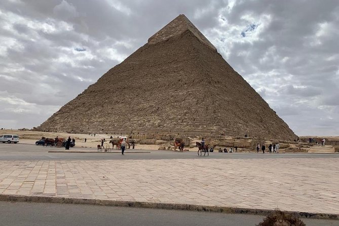 Hurghada Cairo visiting the pyramids one day by bus - Entering the Egyptian Museum in Cairo