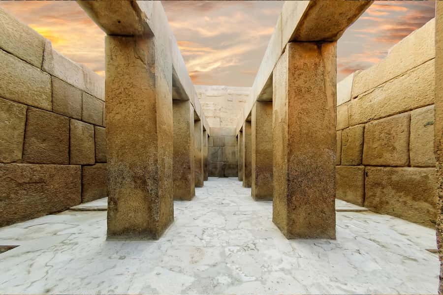 Hurghada Day Trip to Giza Pyramids, Sphinx, Museum and lunch - Giza Plateau: three pyramids in one powerful visit