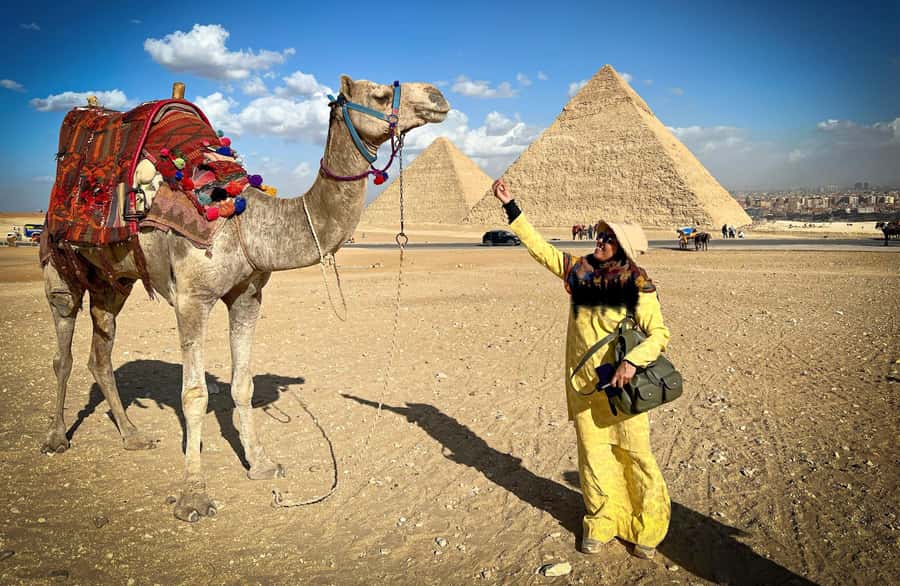 Hurghada Day Trip to Giza Pyramids, Sphinx, Museum and lunch - Camel rides and shopping: worthwhile extras or distractions?