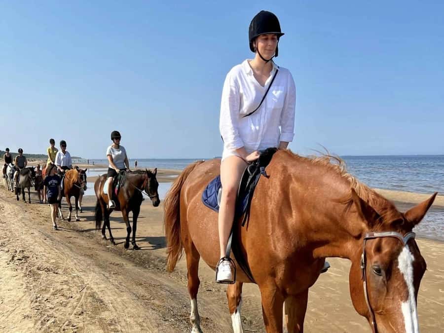Hurghada: Desert and Sea Horseback Riding Tour with Transfer - Riding into the Red Sea