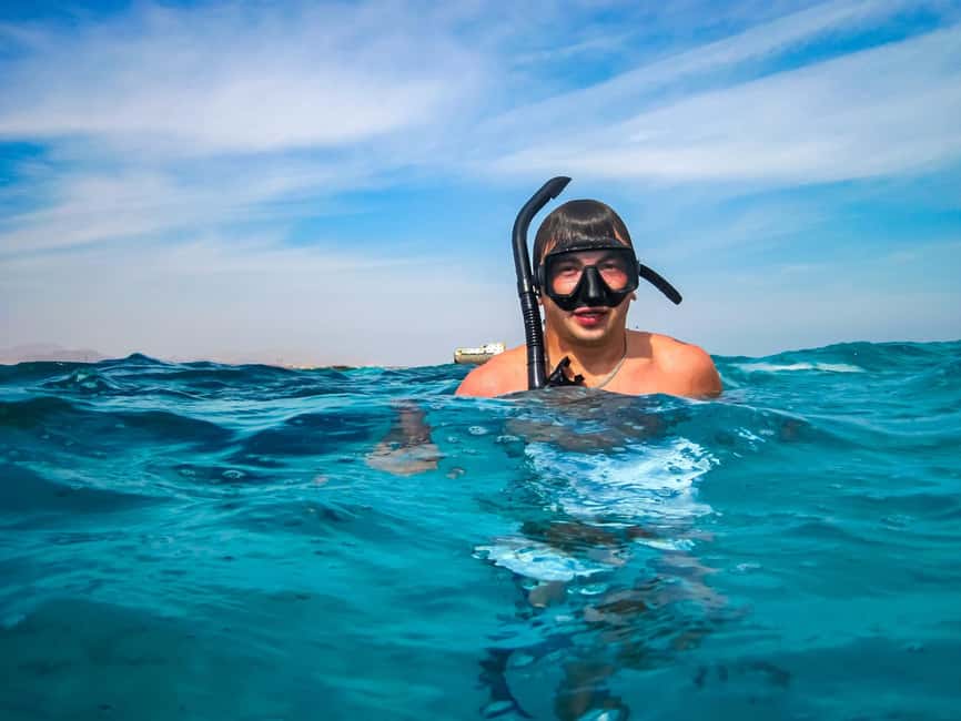 Hurghada: Dolphin & Coral Reef Snorkeling Tour with Lunch - Lunch, soft drinks, and the boat atmosphere