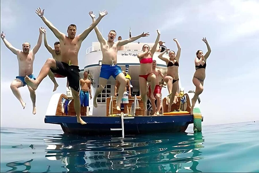Hurghada: Dolphin Watching Boat Tour with Snorkeling & Lunch - Lunch, drinks, and the long middle of the day