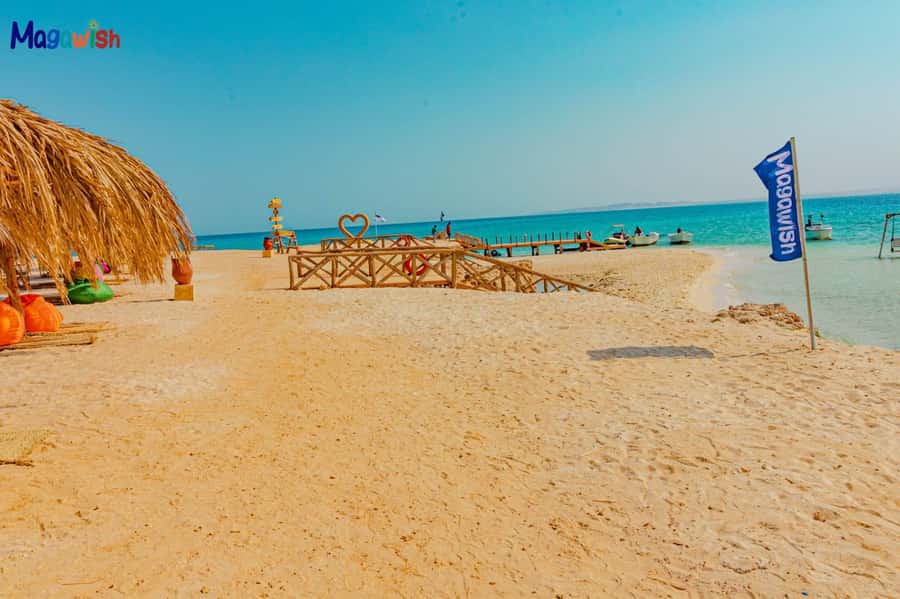 Hurghada: Elegance Yacht Cruise To Orange & Magawish island - Lunch with shrimp, calamari, and fish