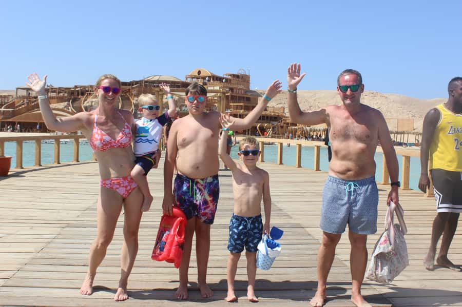 Hurghada: Elegance Yacht Cruise To Orange & Magawish island - The optional five-minute parasailing flight