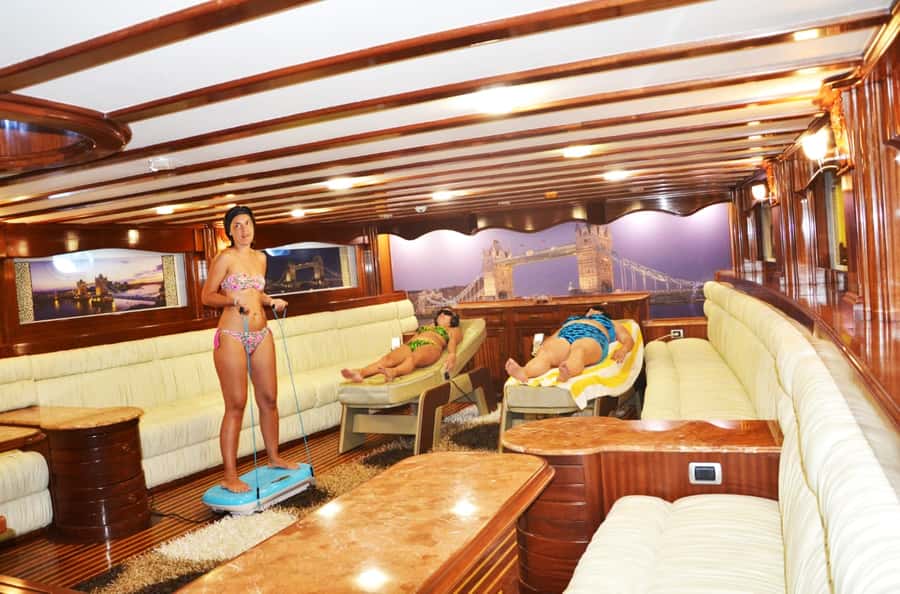 Hurghada: Elite vip snorkeling cruise with BBQ buffet lunch - What to bring for a more comfortable day