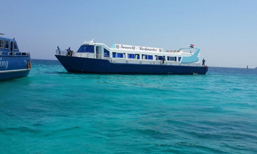 Hurghada: Empire Submarine Boat Trip with Snorkel and Drinks - The return to the marina