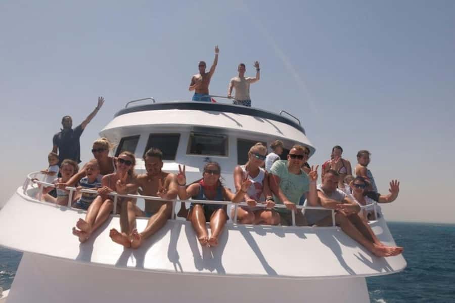 Hurghada: Full-Day Scuba Diving Tour with 2 Sites and Lunch - Lunch on deck and the quiet middle of the day