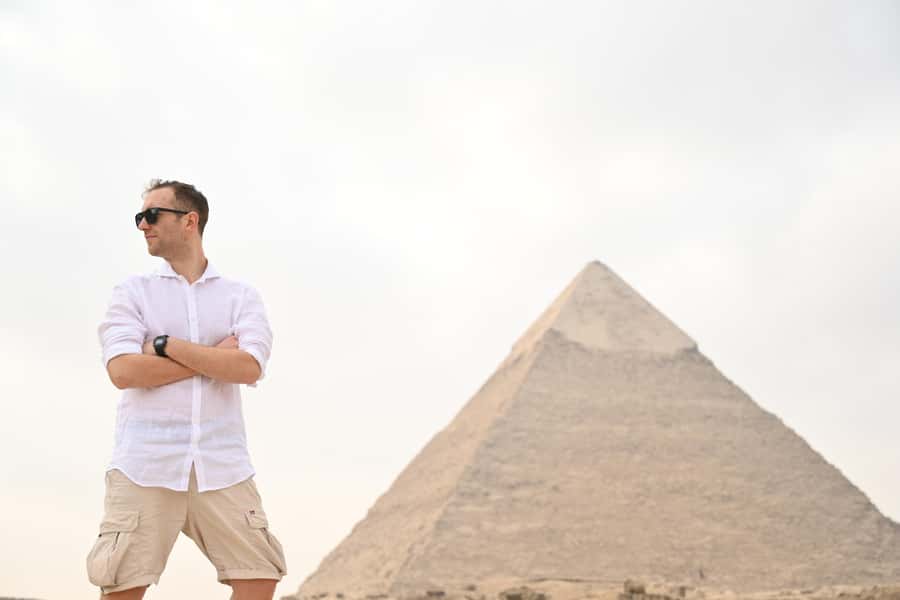 Hurghada: Giza Pyramids, Sphinx, Museum & Old Souq Day Trip - The Giza Plateau and the Great Pyramid