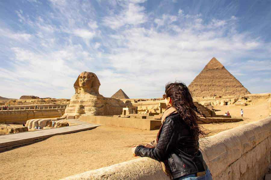 Hurghada: Giza Pyramids, Sphinx, Museum & Old Souq Day Trip - The Egyptian Museum and its 120,000 objects