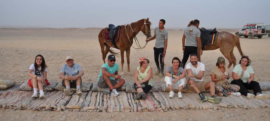Hurghada: Horse Ride, BBQ Dinner, and Stargazing - The desert evening at a glance