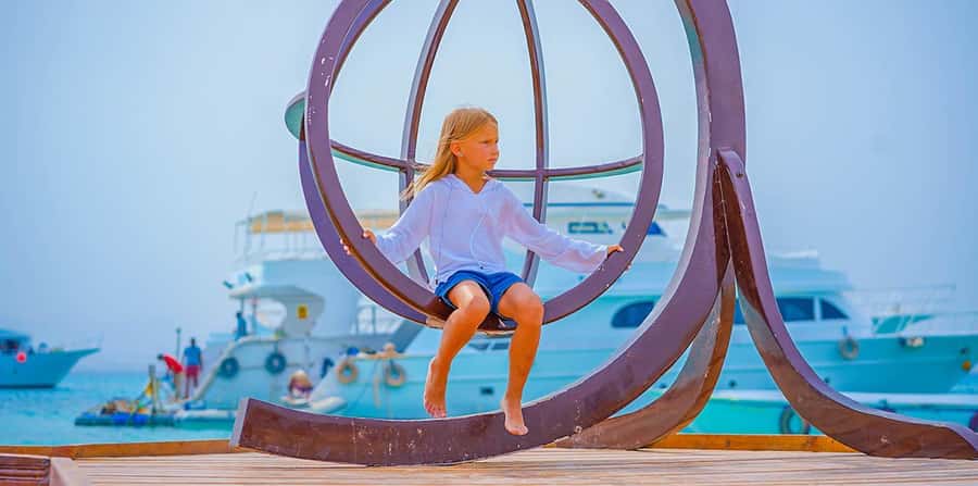 Hurghada: Hula Hula Island Boat Trip with Snorkeling & Lunch - Lunch, drinks, and water sports