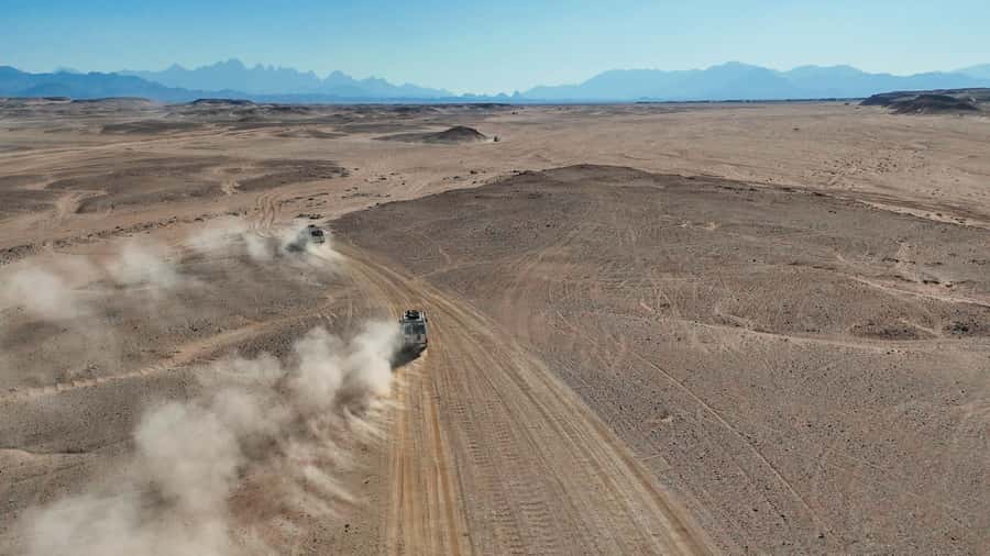 Hurghada: Jeep Safari with Camel Ride, Dinner and Show - How the guides shape the experience
