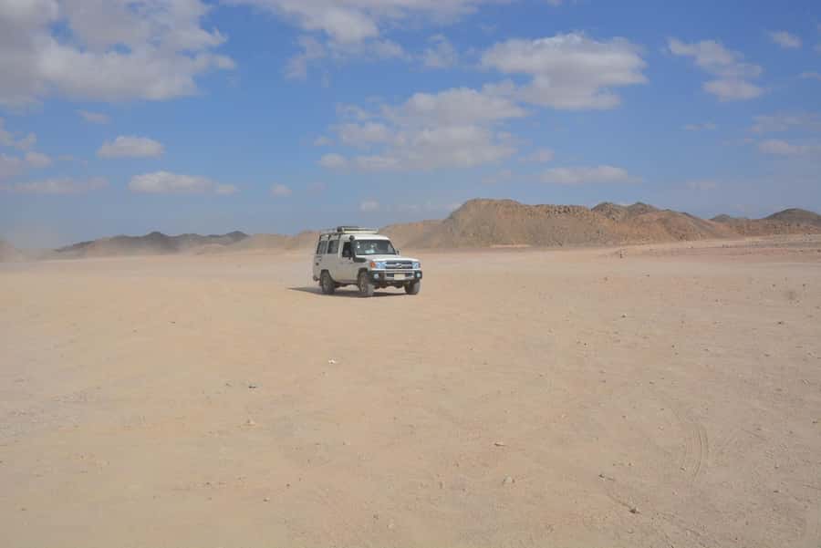Hurghada: Jeep Safari with Camel Ride, Dinner and Show - The first 25 kilometres by jeep