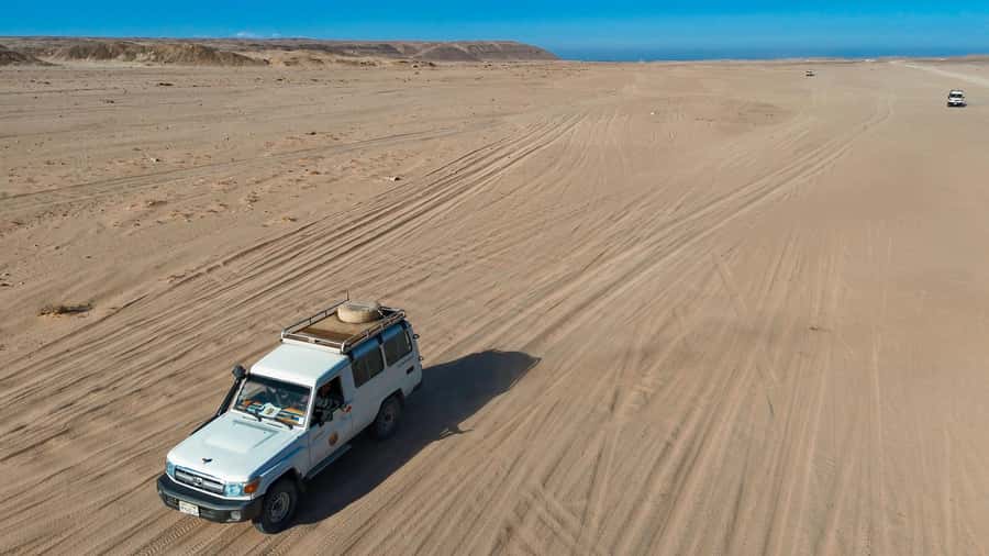 Hurghada: Jeep Safari with Camel Ride, Dinner and Show - Dinner at the safari station