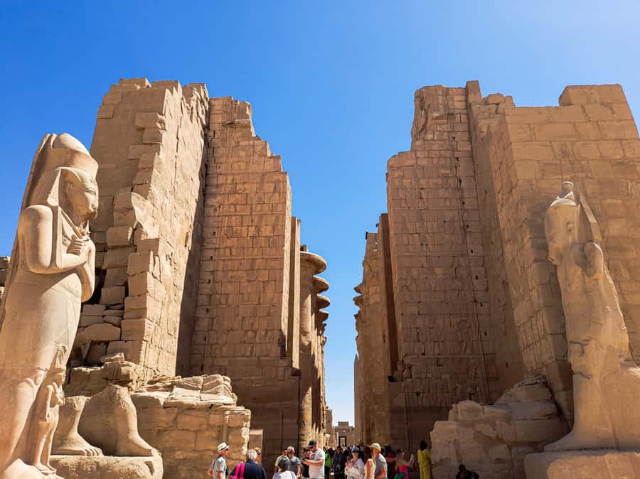 Hurghada: Luxor Highlights All-Inclusive Tour & Balloon Ride - Lunch at a local restaurant