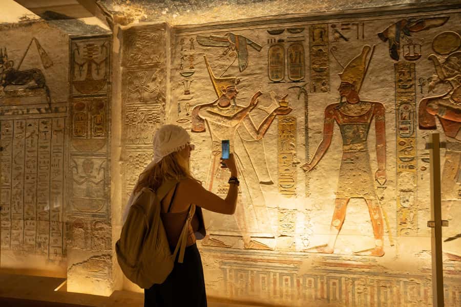 Hurghada: Luxor Tour with Valley of Kings, Karnak & Tut Tomb - Luxor Temple From the Outside