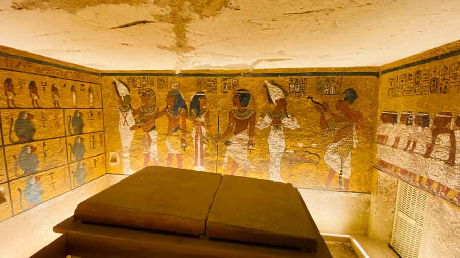 Hurghada: Luxor Tour with Valley of Kings, Karnak & Tut Tomb - Lunch and a Possible Nile Crossing