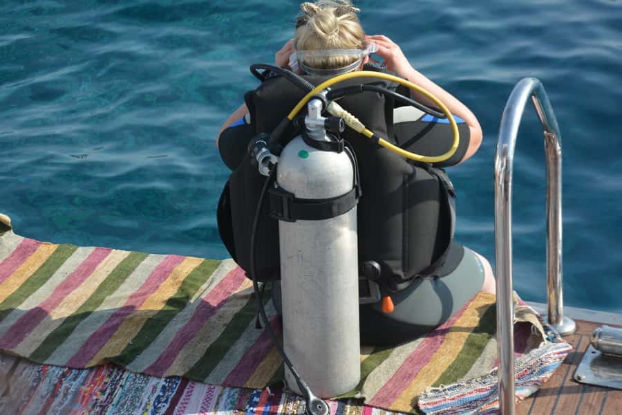 Hurghada:Luxury Diving & Snorkeling inc/Island/Lunch/Massage - Orange Bay: beautiful water, busy beach