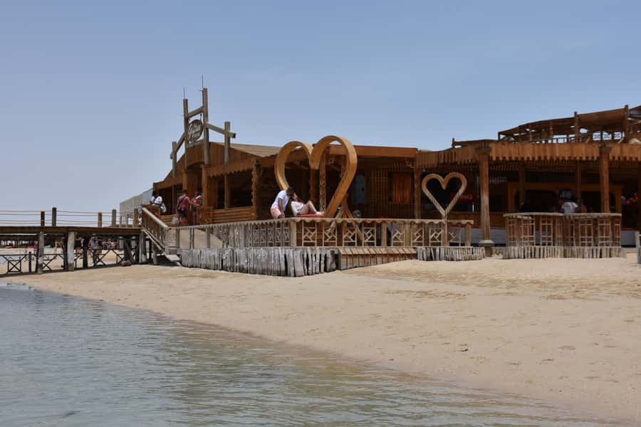 Hurghada: Luxury Giftun island w/snorkeling/lunch & Massage - Andrew and the crew add warmth to the day