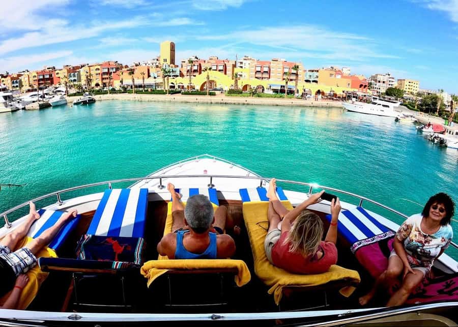 Hurghada: Luxury Orange Bay Cruise with Lunch and Pickup - Communication, guides, and the English briefing