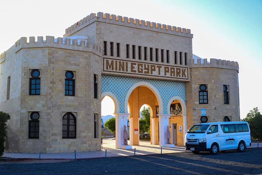 Hurghada: Mini Egypt Park Entry Ticket, Tour, and Transfers - Alexandria, Stanley Bridge, and El Montazah Palace