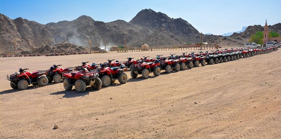 Hurghada: Morning Quad Bike Tour, Camel Ride and Transfer - Dinner, live entertainment, and a dark desert sky