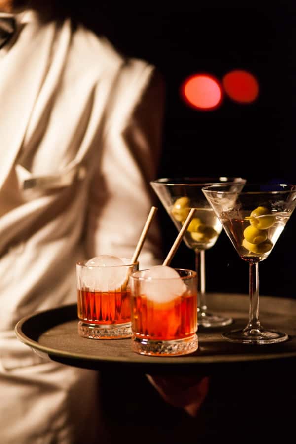 Hurghada: Naz Cabaret ticket with beverages - The atmosphere depends on your expectations