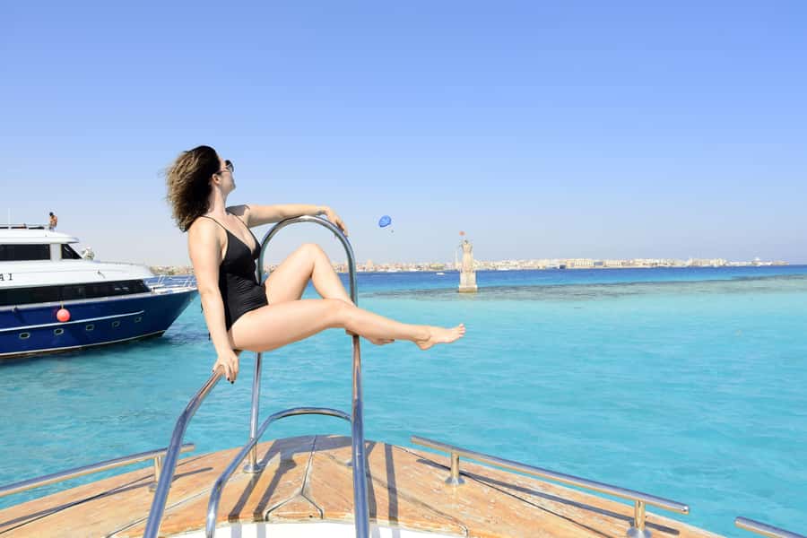 Hurghada: Orange Bay Island Boat Trip w/ Breakfast and Lunch - What the boat atmosphere is really like