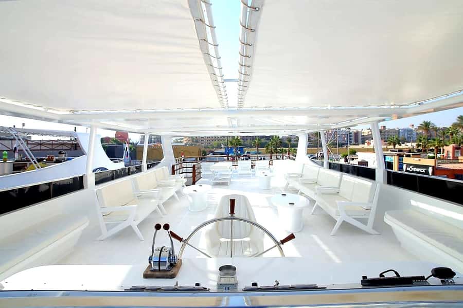 Hurghada: Orange & Giftun Island Cruise with Massage & Lunch - Who should book this cruise?