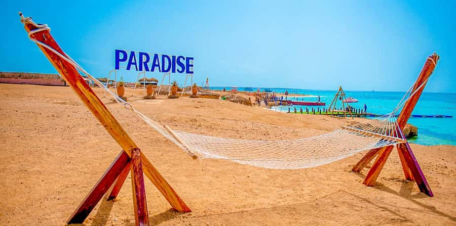 Hurghada: Paradise Island Yacht Cruise, Lunch & Snorkeling - Lunch at the island restaurant