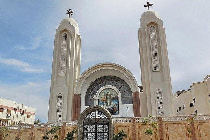 Hurghada Private Guided City Tour with Transport - El Mina Mosque and the fishing village