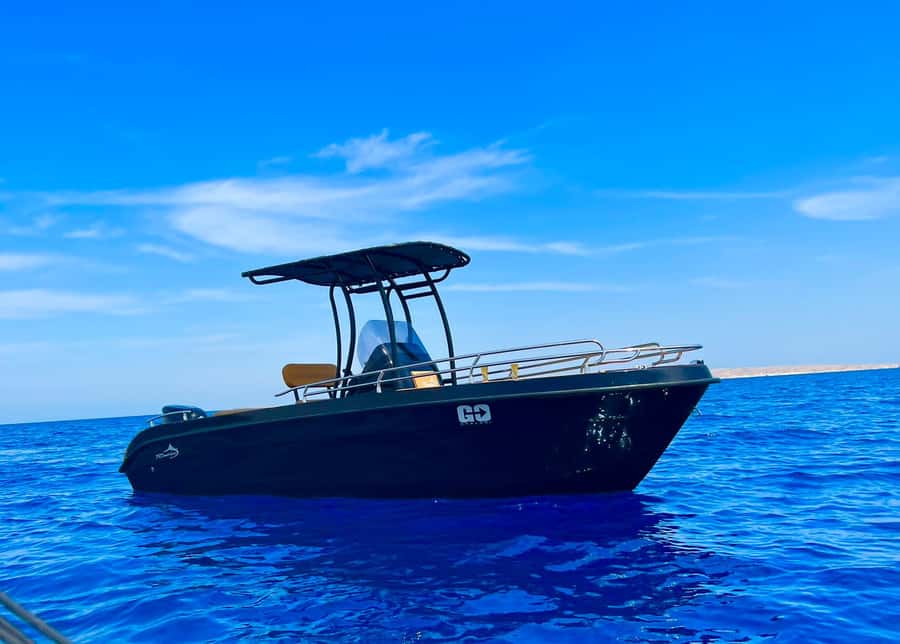 Hurghada: Private Speedboat Adventure with Snacks & Pick-up - Optional parasailing above the Red Sea