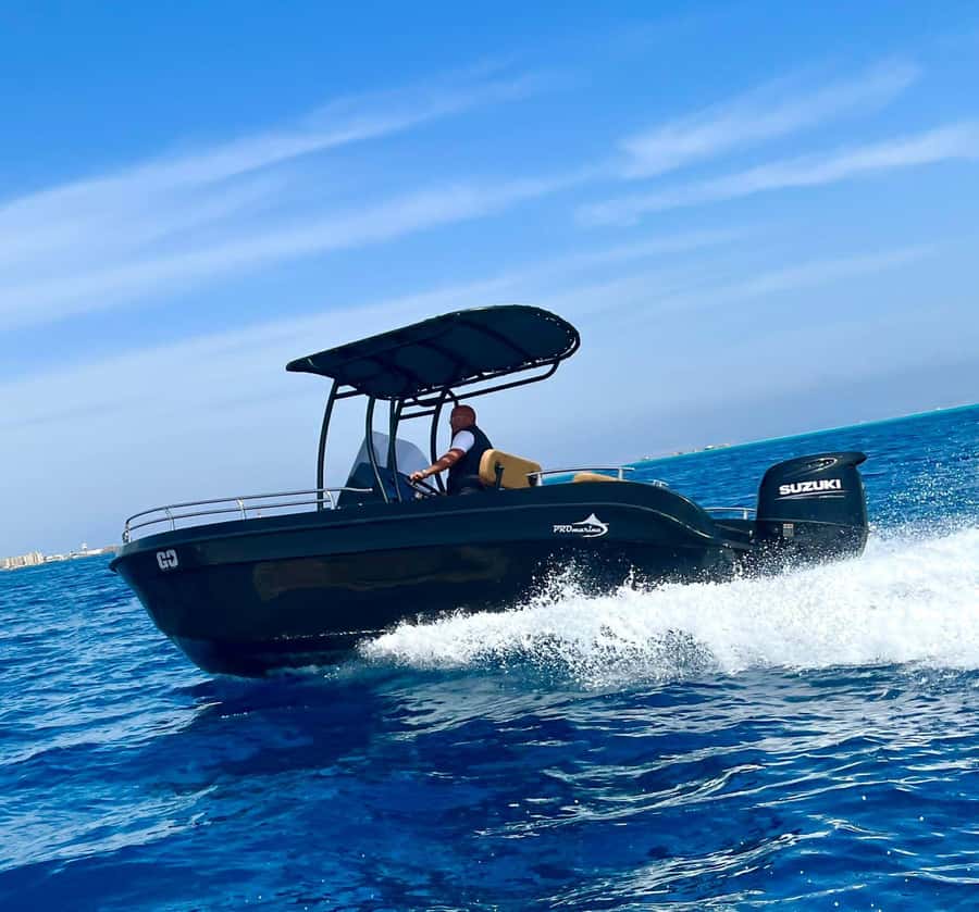 Hurghada: Private Speedboat Adventure with Snacks & Pick-up - Giftun Islands, sandbanks, and the quieter stops