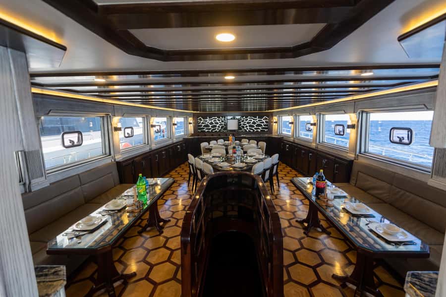 Hurghada: Royal Luxury VIP Cruise to Orange Bay with Lunch - Lunch on the Red Sea