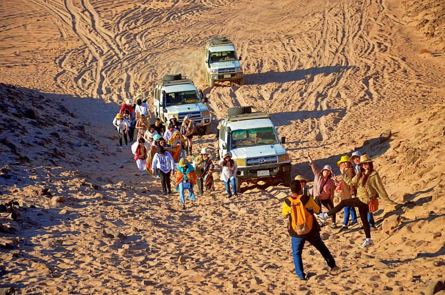 Hurghada: Safari Jeep & Camel Ride with BBQ Dinner & Show - The Jeep ride across desert sand