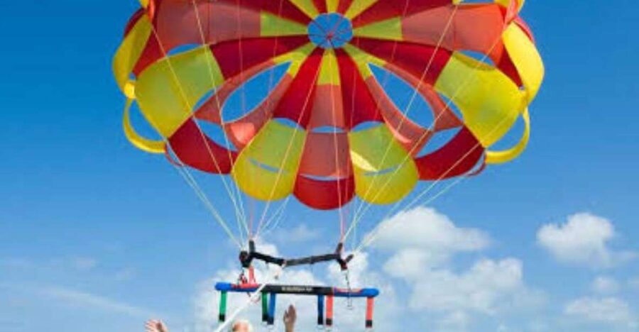 Hurghada: Speedboat Parasailing Adventures & Hotel Pick up - What this Hurghada outing really includes