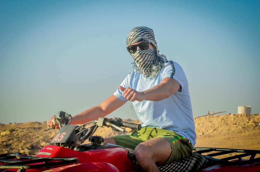 Hurghada: Sunrise Quad Bike, Camel and Oriental Breakfast - Reaching the beach and the best photo stops