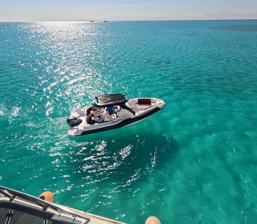 Hurghada: Turtle Bay Speedboat Tour with Snorkeling - From the marina to Turtle Bay