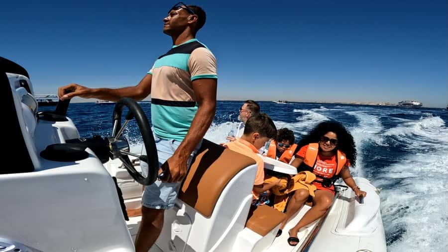 Hurghada: White Island Speedboat Tour, Snorkeling, & Lunch - A 20-minute speedboat ride across the Red Sea