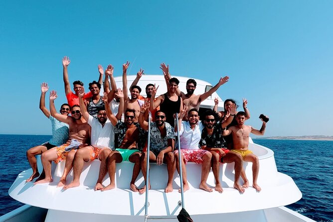Intro Diving Beginner and Discover Red Sea Underwater - The morning begins with pickup and paperwork