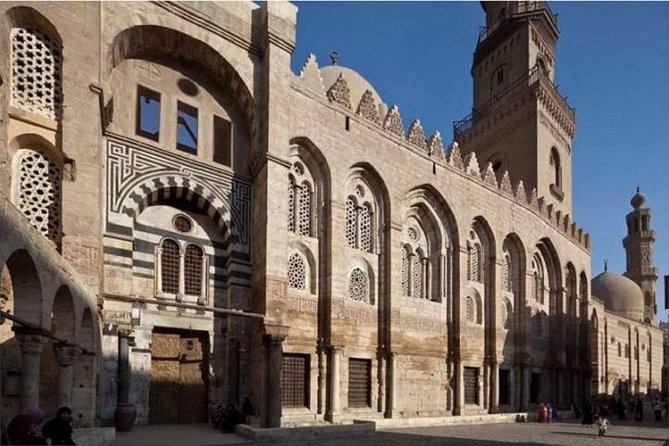 Islamic Cairo Walking Tour: Khan el Khalili, Al-Azhar Mosque - Finding your way through Khan El Khalili
