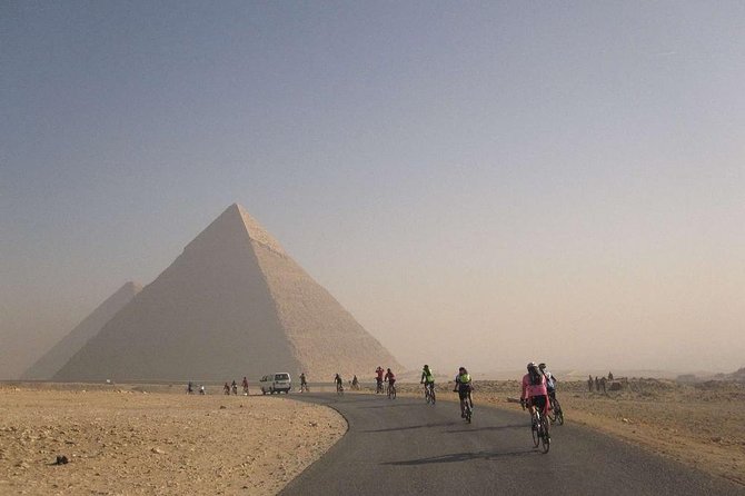 Layover tour to Giza Pyramids & Egyptian museum - Three hours among the Giza Pyramids