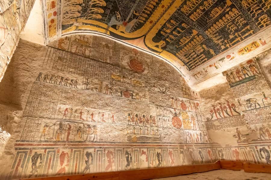Luxor: All-Inclusive West Bank Tour, Sound & Light Show - Entering the royal tombs in the Valley of the Kings