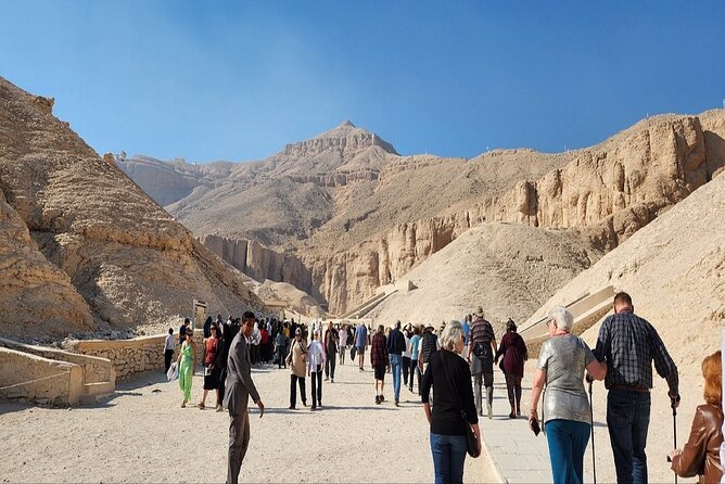 Luxor Day Tour: Explore Valley of Kings, Queens, Hatshepsut& More - Hatshepsut’s temple and the story of a female pharaoh